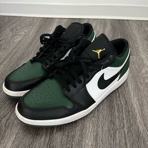 Air Jordan one low “green toe”